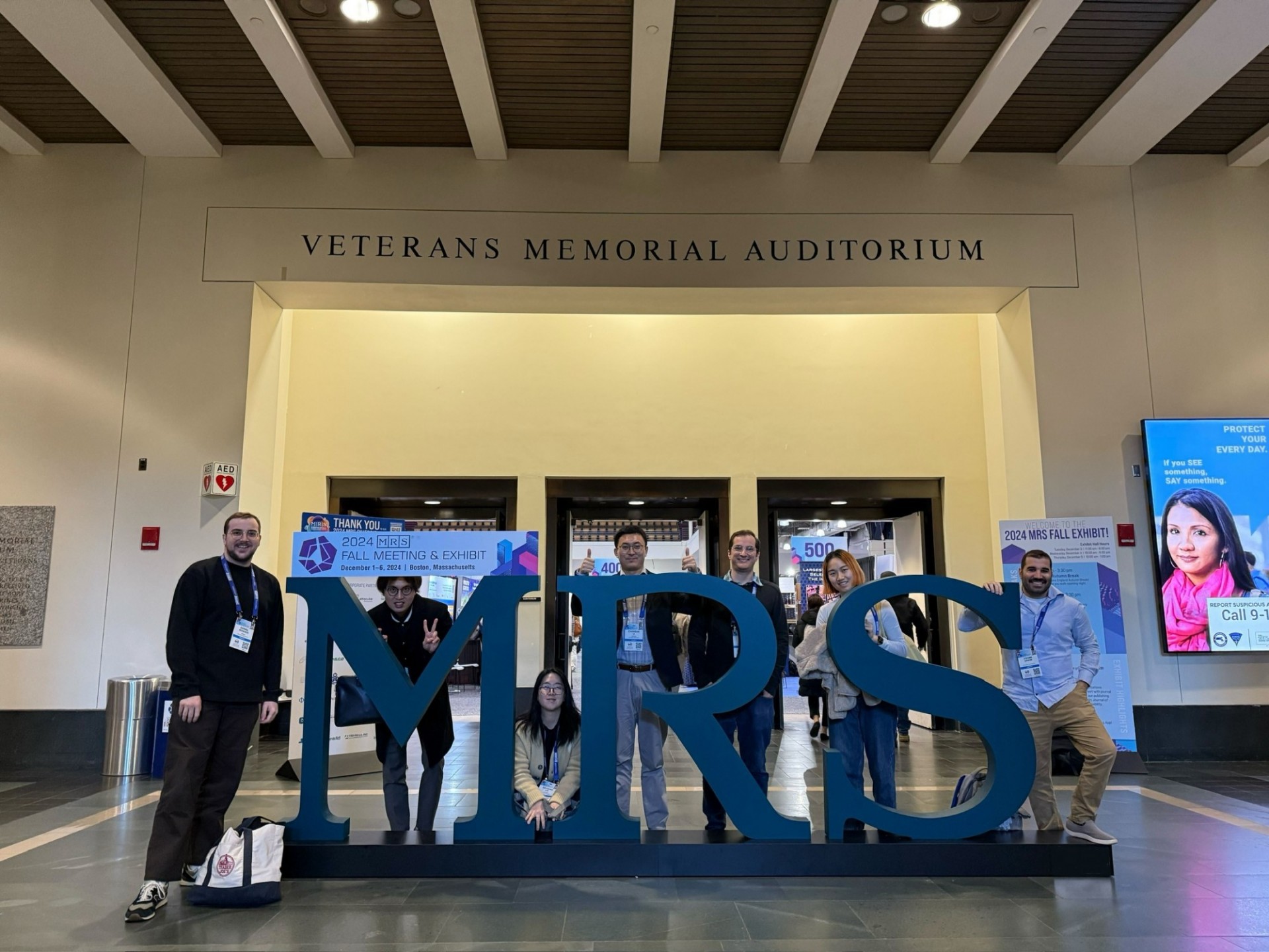 Gang group presented research at 2024 Fall MRS conference